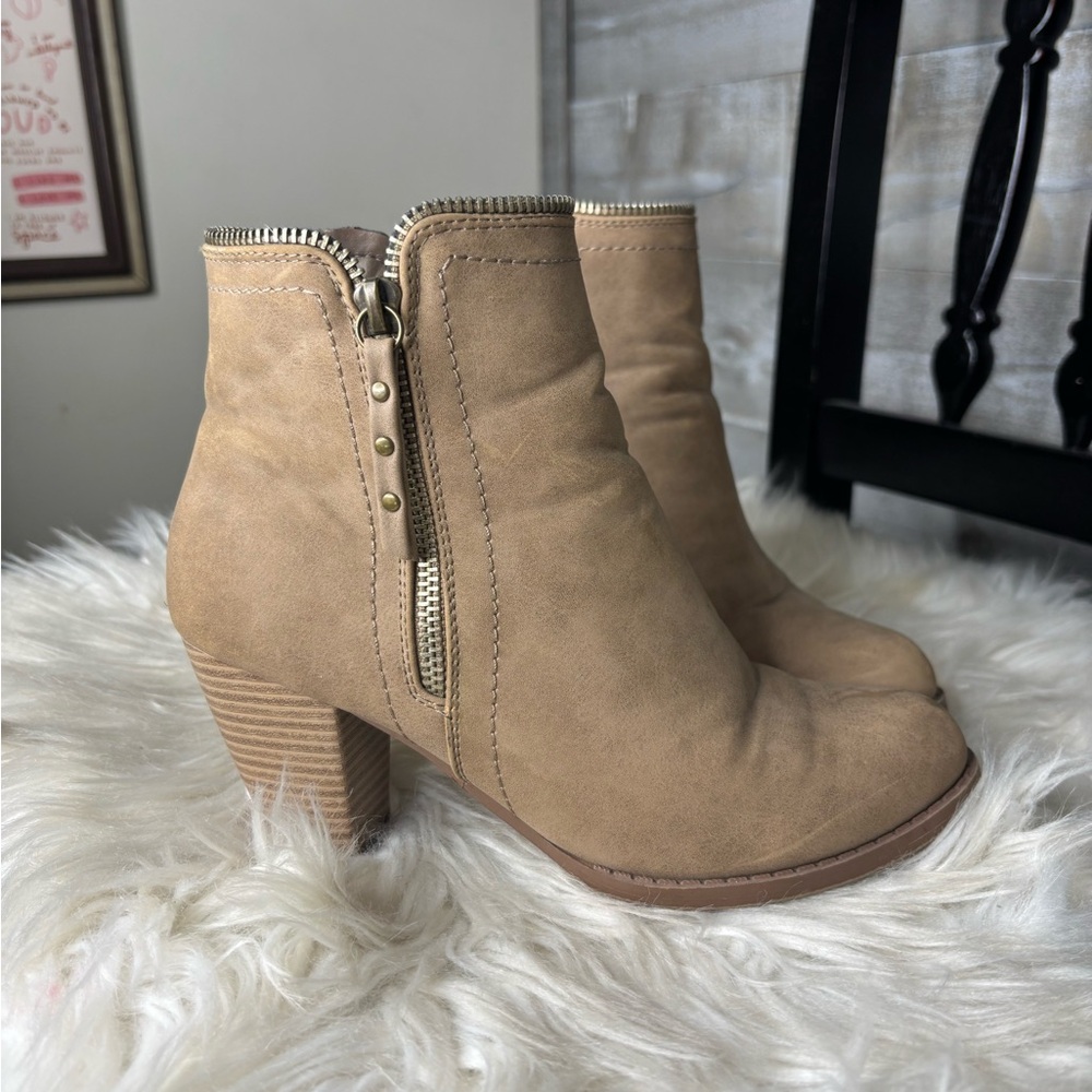 Just Fab Rayleene Tan Ankle heeled Boots size 6